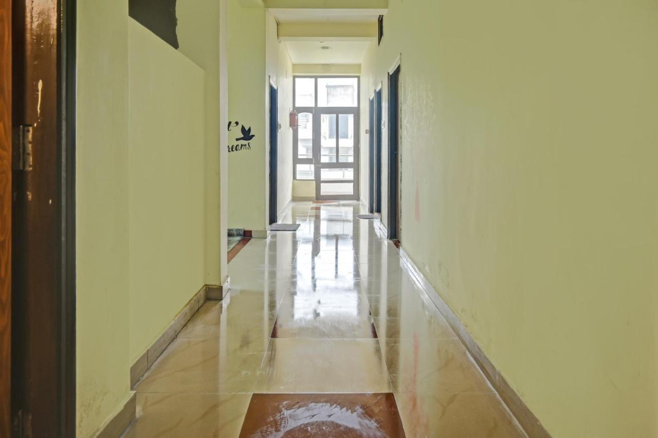Oyo 7498 Hotel Aparajita Varanasi Eksteriør bilde