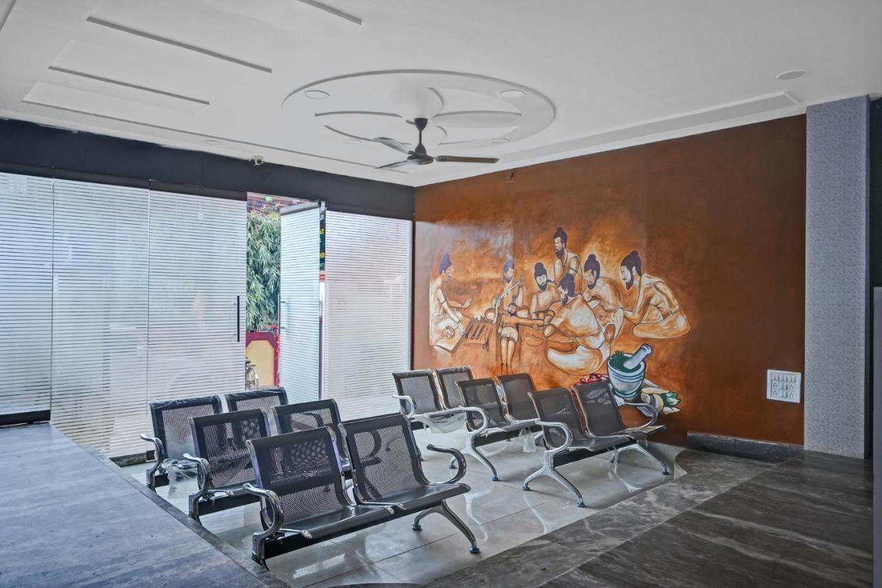 Oyo 7498 Hotel Aparajita Varanasi Eksteriør bilde