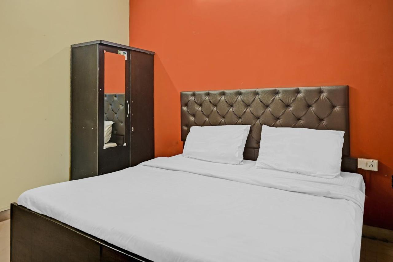 Oyo 7498 Hotel Aparajita Varanasi Eksteriør bilde