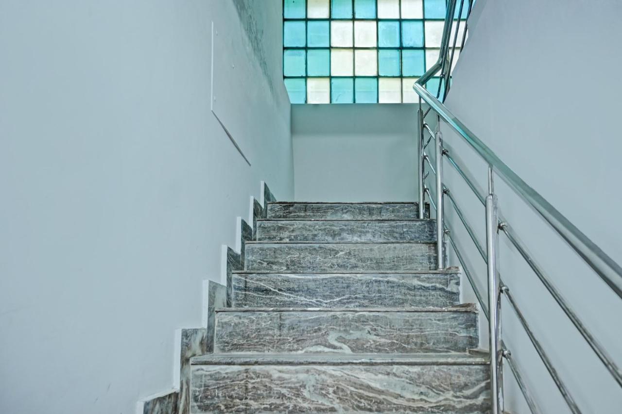 Oyo 7498 Hotel Aparajita Varanasi Eksteriør bilde
